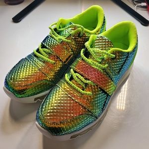 YRU Aiiire Holographic Sneakers S9